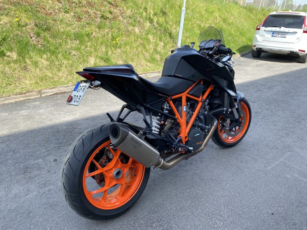 KTM - 1290 - Super Duke R // Juuri saapunut! / Akrapovic / Ducktail // KTM - 1290 - Super Duke R // Juuri saapunut! / Akrapovic / Ducktail // - Moottoripyörä