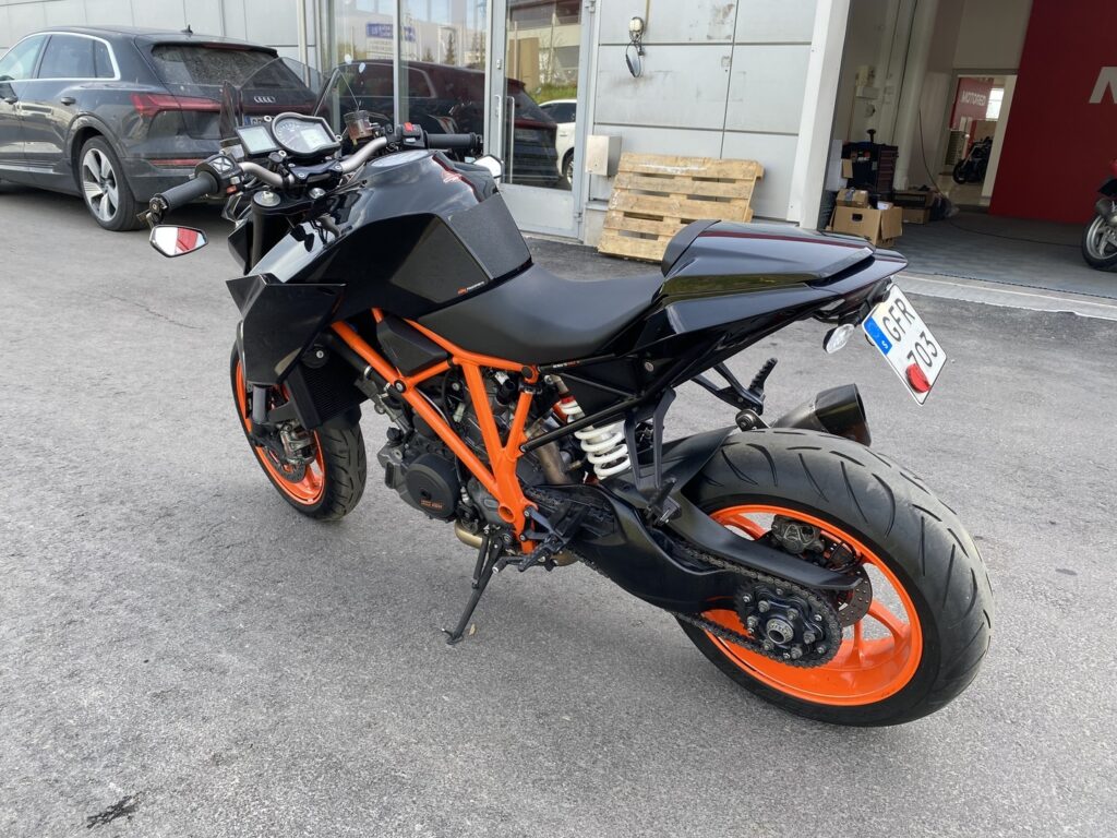 KTM - 1290 - Super Duke R // Juuri saapunut! / Akrapovic / Ducktail // KTM - 1290 - Super Duke R // Juuri saapunut! / Akrapovic / Ducktail // - Moottoripyörä