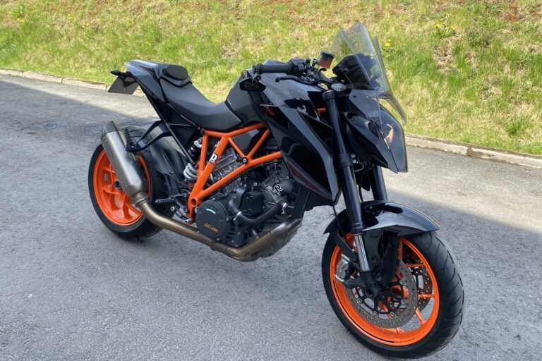 KTM - 1290 - Super Duke R // Juuri saapunut! / Akrapovic / Ducktail // - Moottoripyörä