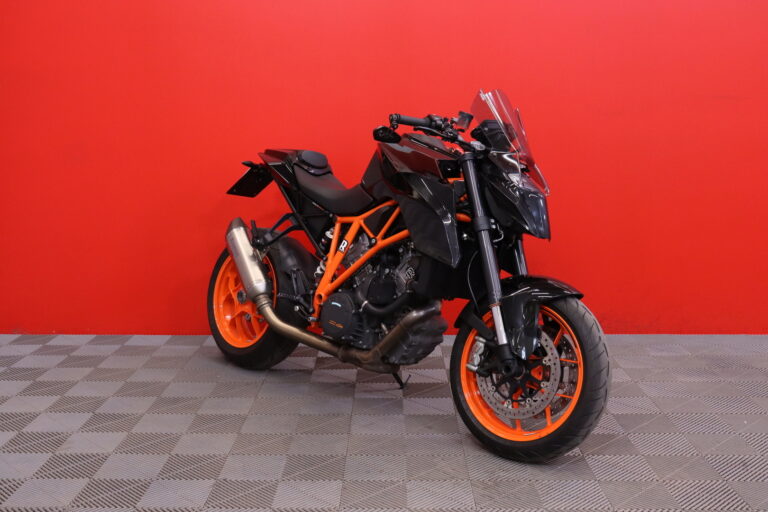 KTM - 1290 - Super Duke R // Juuri saapunut! / Akrapovic / Ducktail // - Moottoripyörä
