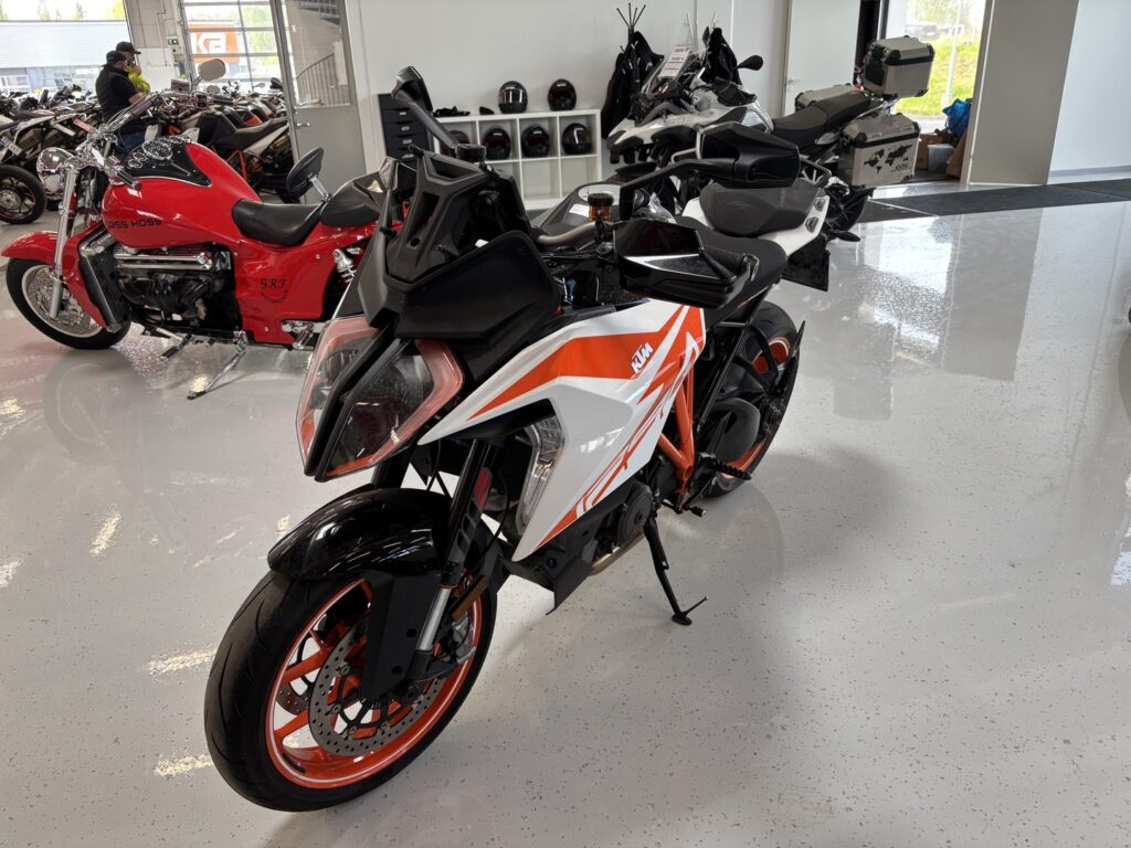 KTM - 1290 - Super Duke GT // Juuri saapunut! / Shifter / Laukut // KTM - 1290 - Super Duke GT // Juuri saapunut! / Shifter / Laukut // - Moottoripyörä