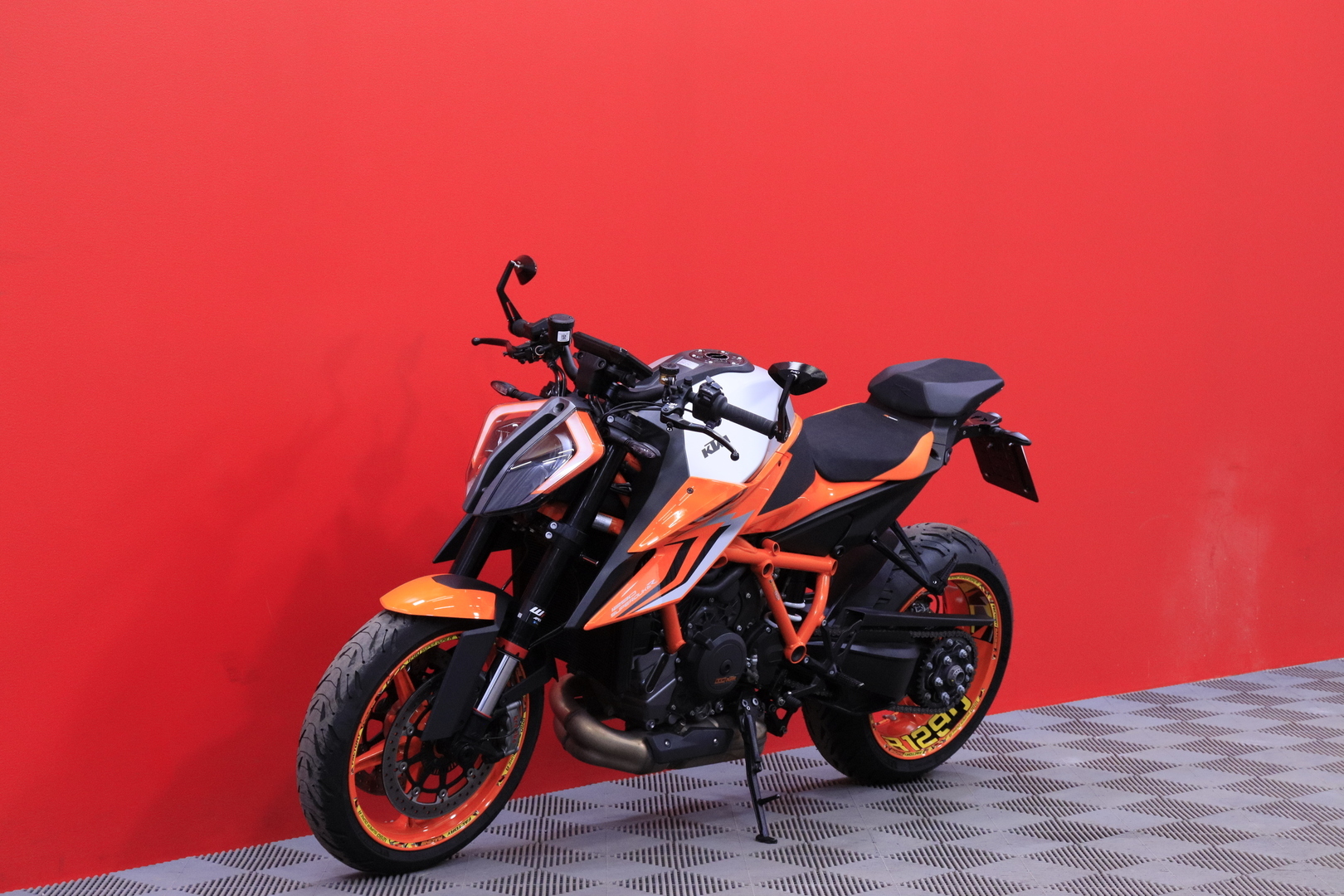 KTM - 1290 - Super Duke R // Dominator / Shifter / Vakkari / Keyless // - Moottoripyörä