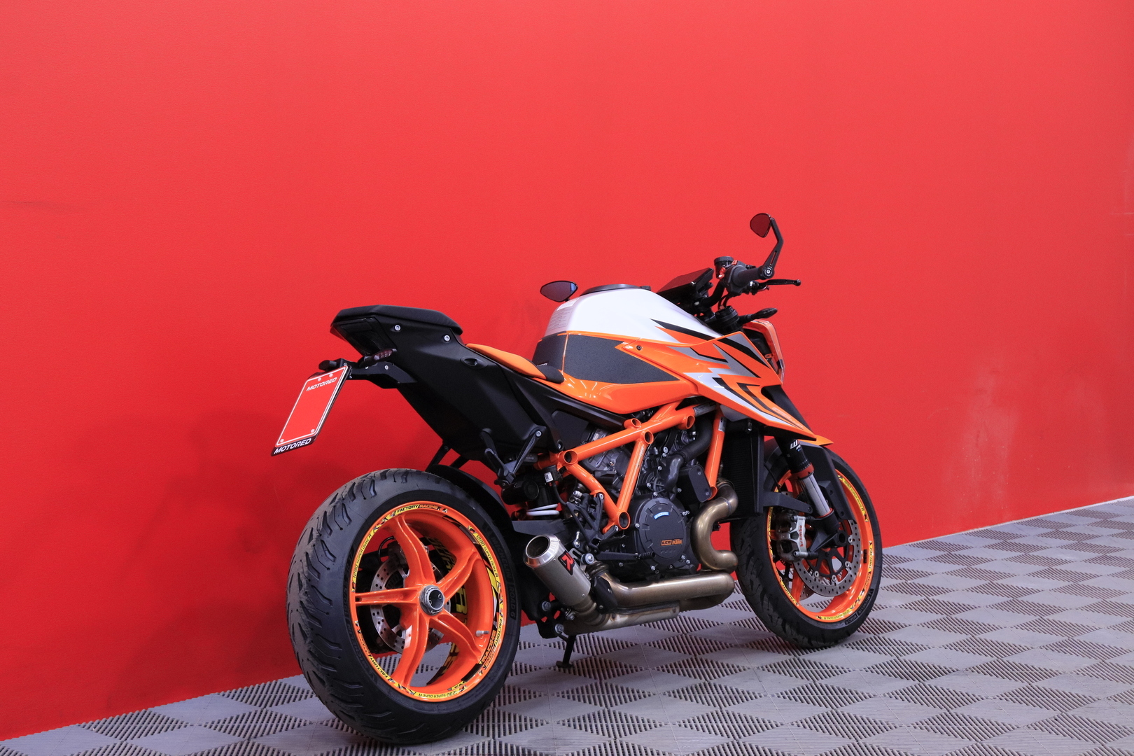 KTM - 1290 - Super Duke R // Dominator / Shifter / Vakkari / Keyless // - Moottoripyörä