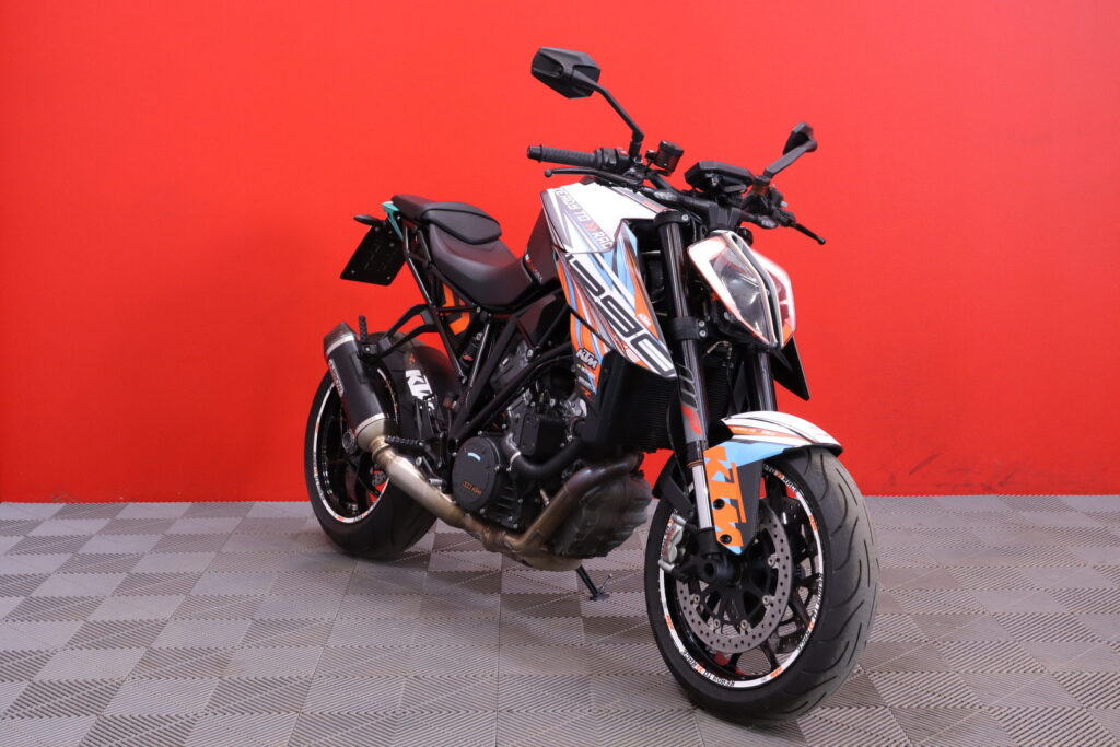 KTM - 1290 - SUPER DUKE R // ABS / LED / Vakionopeudensäädin / Ajotilan valitsin / LED / Bluetooth // KTM - 1290 - SUPER DUKE R // ABS / LED / Vakionopeudensäädin / Ajotilan valitsin / LED / Bluetooth // - Moottoripyörä