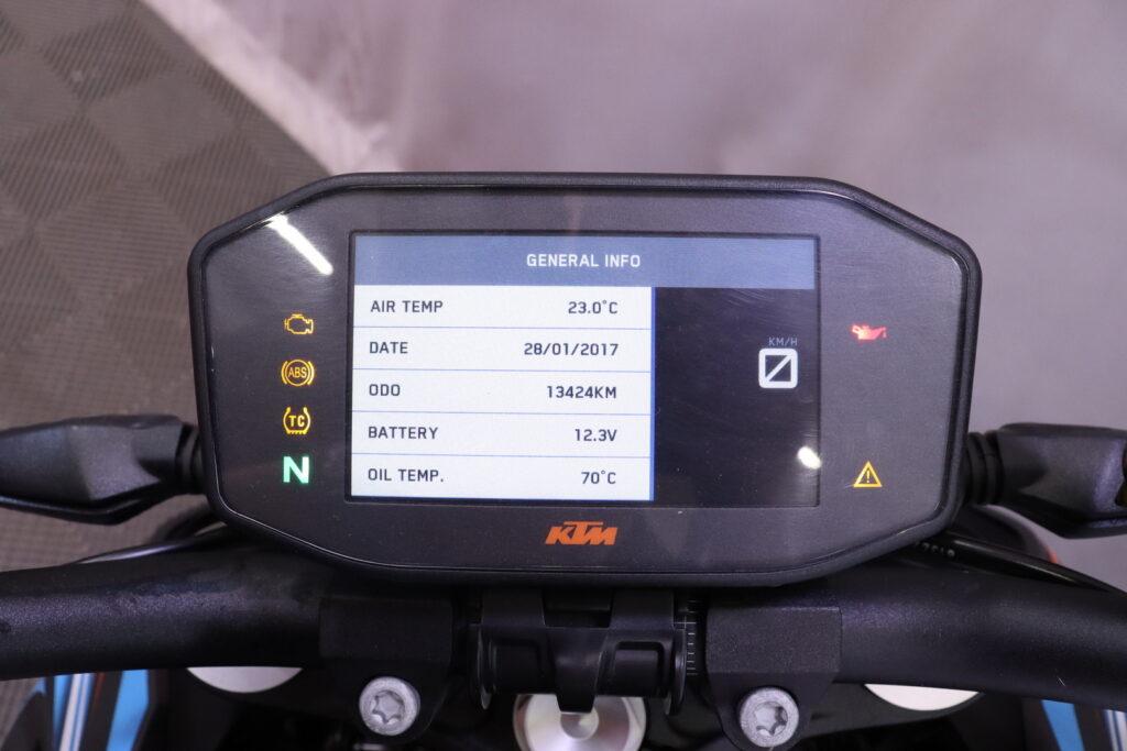 KTM - 1290 - SUPER DUKE R // ABS / LED / Vakionopeudensäädin / Ajotilan valitsin / LED / Bluetooth // KTM - 1290 - SUPER DUKE R // ABS / LED / Vakionopeudensäädin / Ajotilan valitsin / LED / Bluetooth // - Moottoripyörä