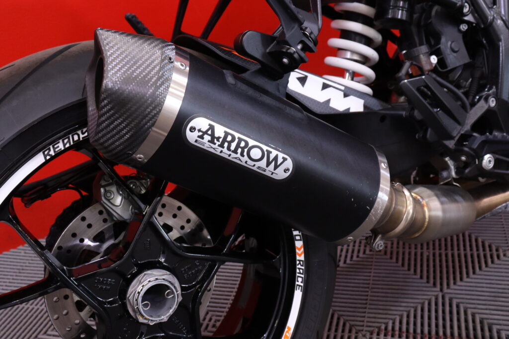 KTM - 1290 - SUPER DUKE R // ABS / LED / Vakionopeudensäädin / Ajotilan valitsin / LED / Bluetooth // KTM - 1290 - SUPER DUKE R // ABS / LED / Vakionopeudensäädin / Ajotilan valitsin / LED / Bluetooth // - Moottoripyörä
