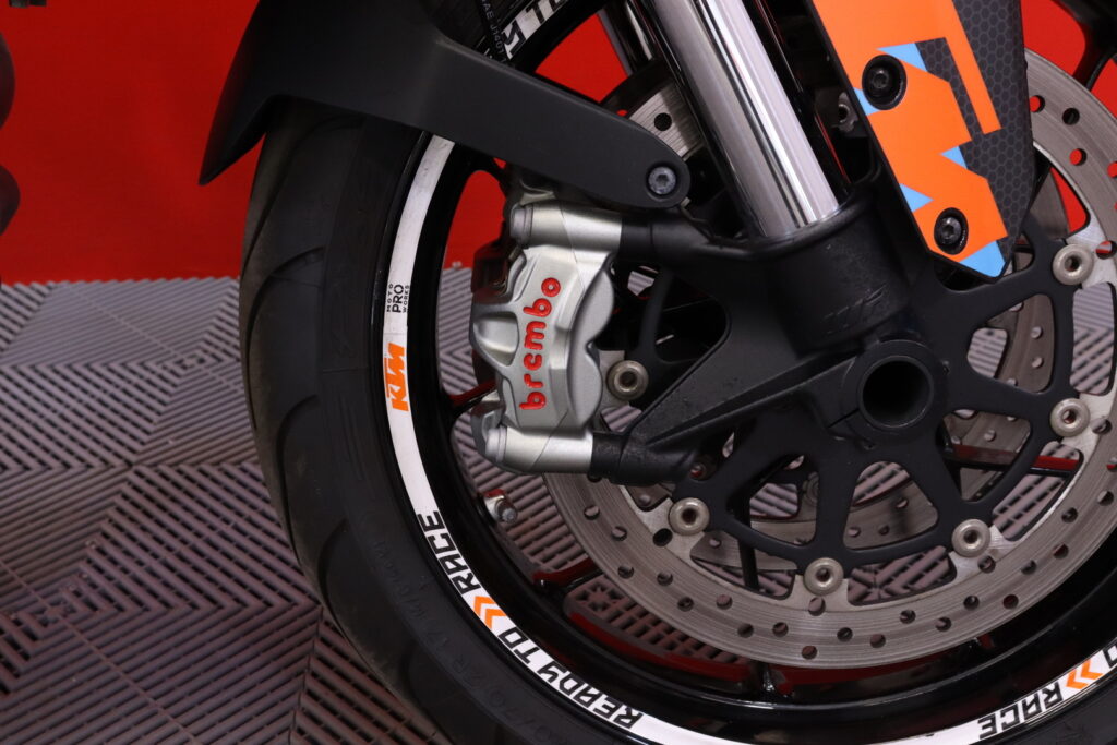 KTM - 1290 - SUPER DUKE R // ABS / LED / Vakionopeudensäädin / Ajotilan valitsin / LED / Bluetooth // KTM - 1290 - SUPER DUKE R // ABS / LED / Vakionopeudensäädin / Ajotilan valitsin / LED / Bluetooth // - Moottoripyörä