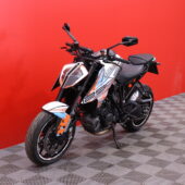 KTM - 1290 - SUPER DUKE R // ABS / LED / Vakionopeudensäädin / Ajotilan valitsin / LED / Bluetooth // - Moottoripyörä