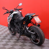 KTM - 1290 - SUPER DUKE R // ABS / LED / Vakionopeudensäädin / Ajotilan valitsin / LED / Bluetooth // - Moottoripyörä