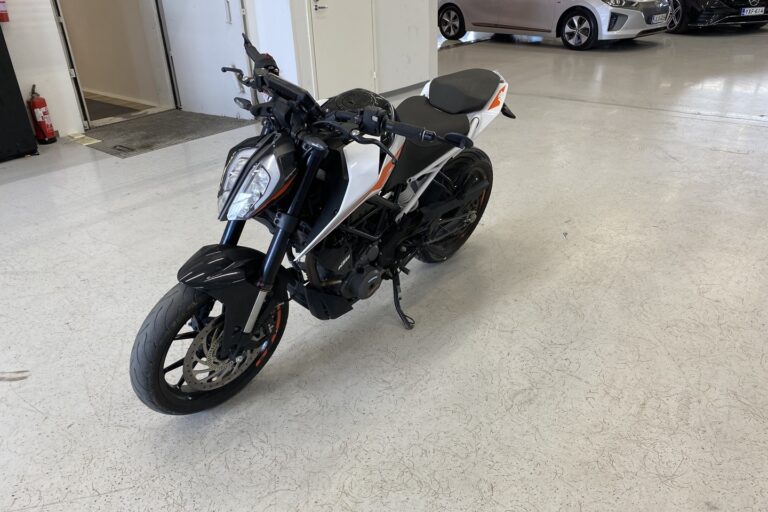 KTM - 390 - Duke // Juuri saapunut! / Suomi-pyörä // - Moottoripyörä