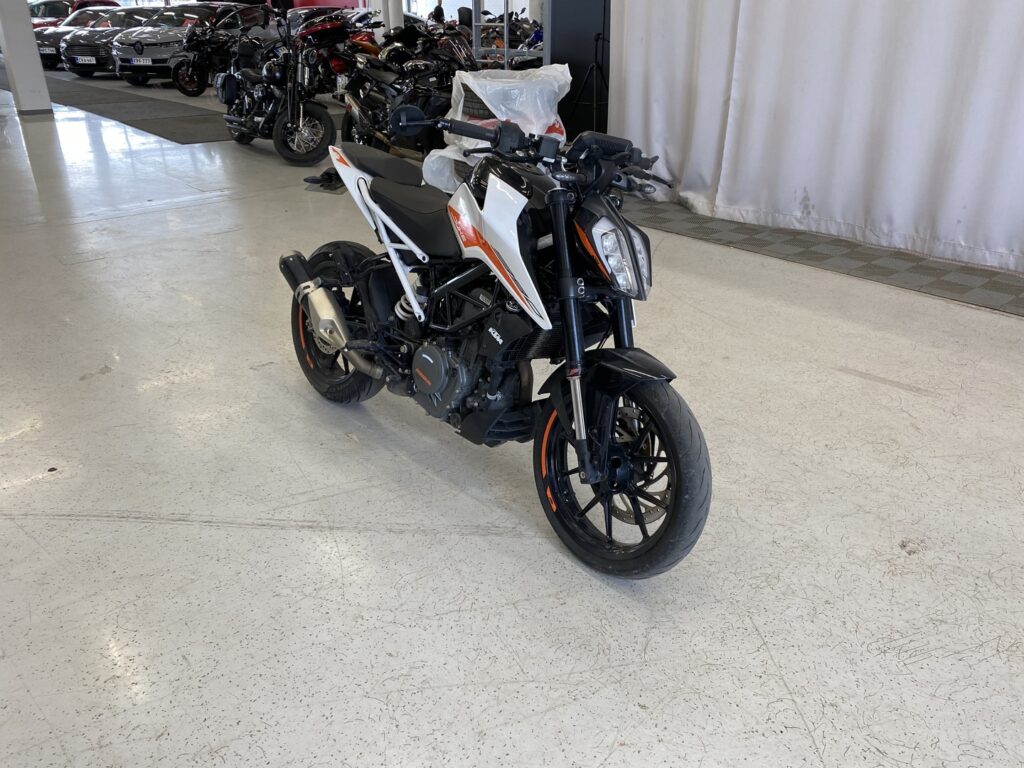 KTM - 390 - Duke // Juuri saapunut! / Suomi-pyörä // - Moottoripyörä