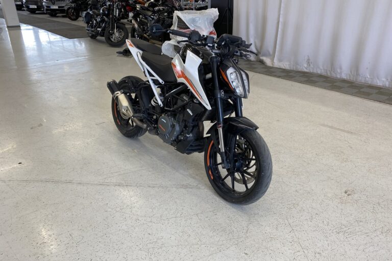 KTM - 390 - Duke // Juuri saapunut! / Suomi-pyörä // - Moottoripyörä