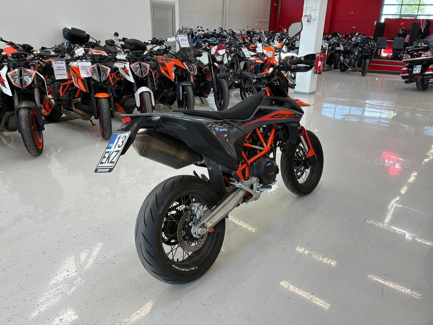 KTM - 690 - SMC-R // ABS / TC / Shifter / Fuel kit // - Moottoripyörä