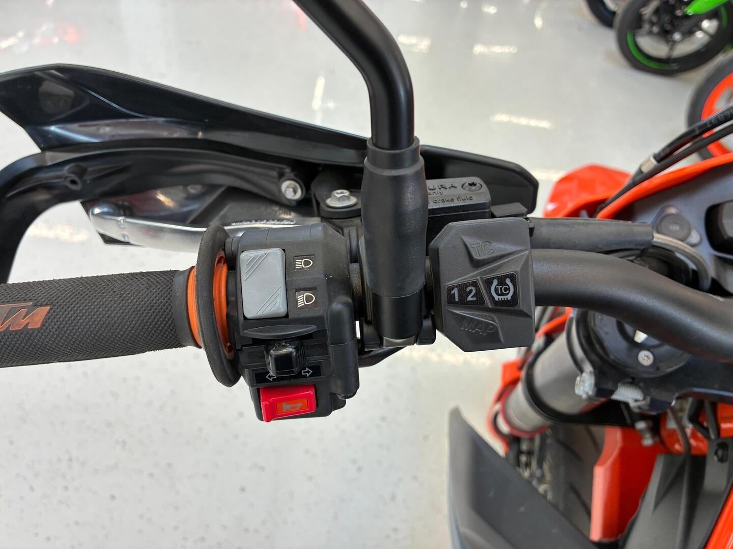 KTM - 690 - SMC-R // ABS / TC / Shifter / Fuel kit // - Moottoripyörä