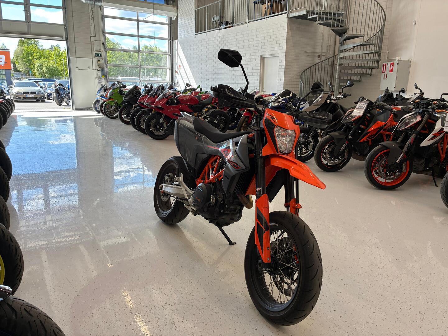 KTM - 690 - SMC-R // ABS / TC / Shifter / Fuel kit // - Moottoripyörä