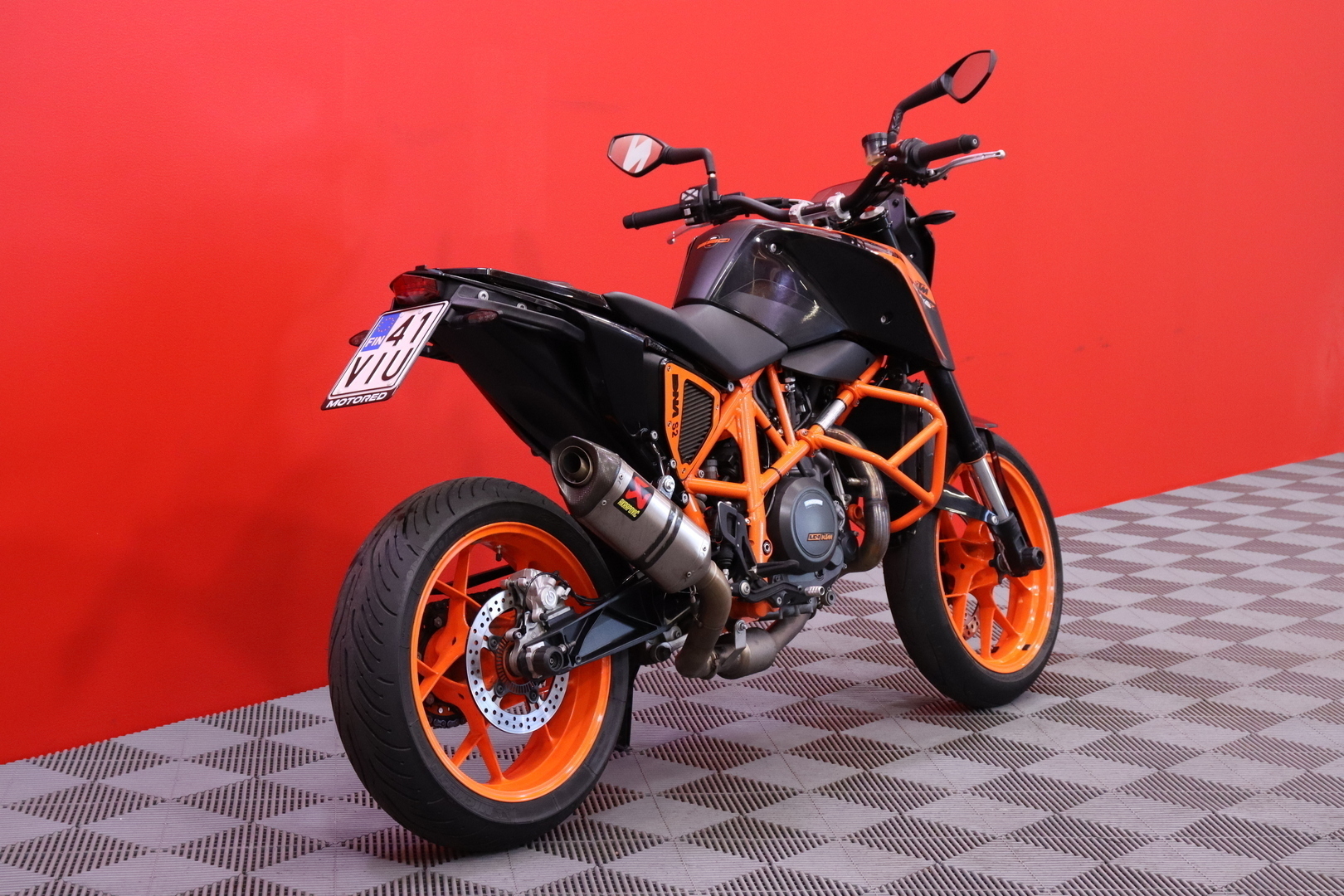 KTM - 690 - Duke R // Akrapovic / UUDEMPI MALLI, TFT MIttari /  / ABS + TC // - Moottoripyörä