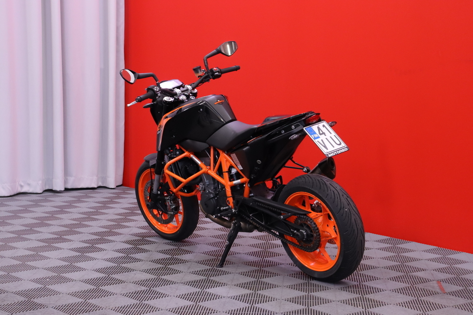 KTM - 690 - Duke R // Akrapovic / UUDEMPI MALLI, TFT MIttari /  / ABS + TC // - Moottoripyörä