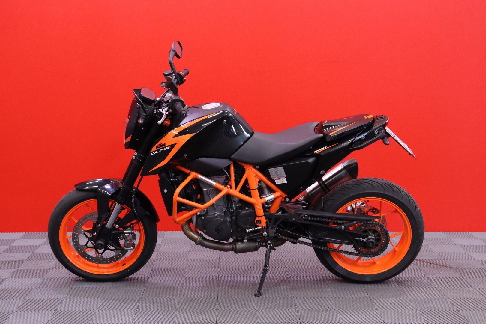 KTM - 690 - Duke R // Akrapovic / UUDEMPI MALLI, TFT MIttari /  / ABS + TC // - Moottoripyörä