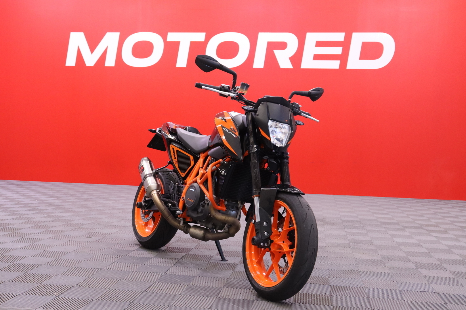 KTM - 690 - Duke R // Akrapovic / UUDEMPI MALLI, TFT MIttari /  / ABS + TC // - Moottoripyörä