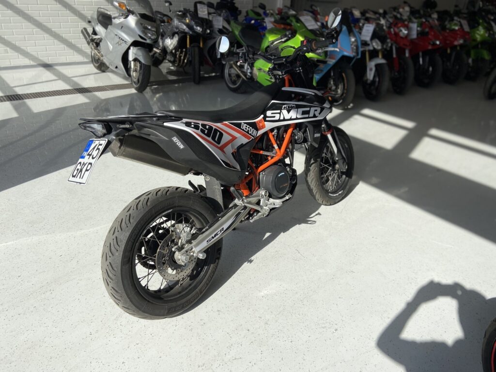 KTM - 690 - SMC-R // Remus / Huoltokirja / Powercommander / Shifter / TC // KTM - 690 - SMC-R // Remus / Huoltokirja / Powercommander / Shifter / TC // - Moottoripyörä