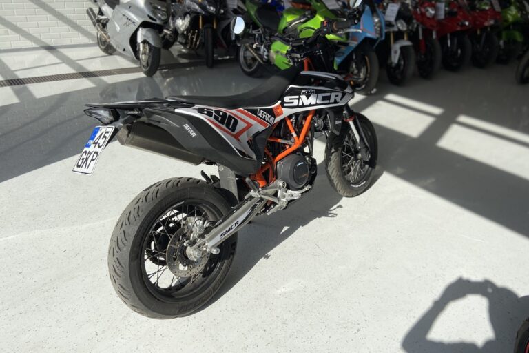 KTM - 690 - SMC-R // Remus / Huoltokirja / Powercommander / Shifter / TC // - Moottoripyörä