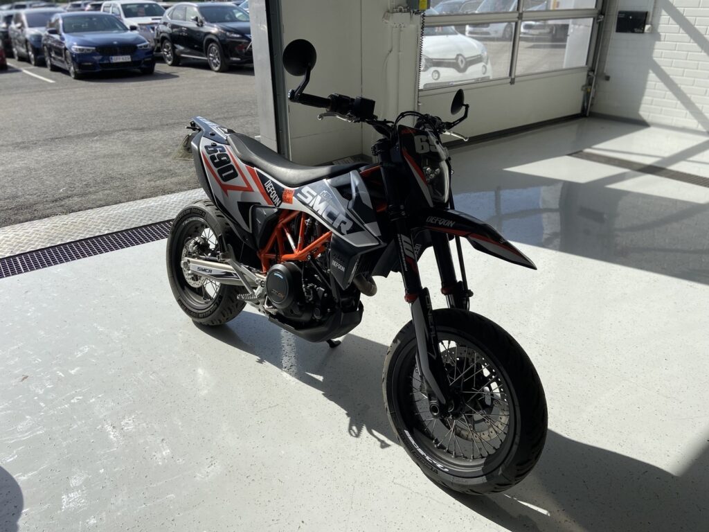 KTM - 690 - SMC-R // Remus / Huoltokirja / Powercommander / Shifter / TC // - Moottoripyörä