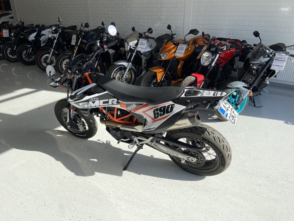 KTM - 690 - SMC-R // Remus / Huoltokirja / Powercommander / Shifter / TC // KTM - 690 - SMC-R // Remus / Huoltokirja / Powercommander / Shifter / TC // - Moottoripyörä