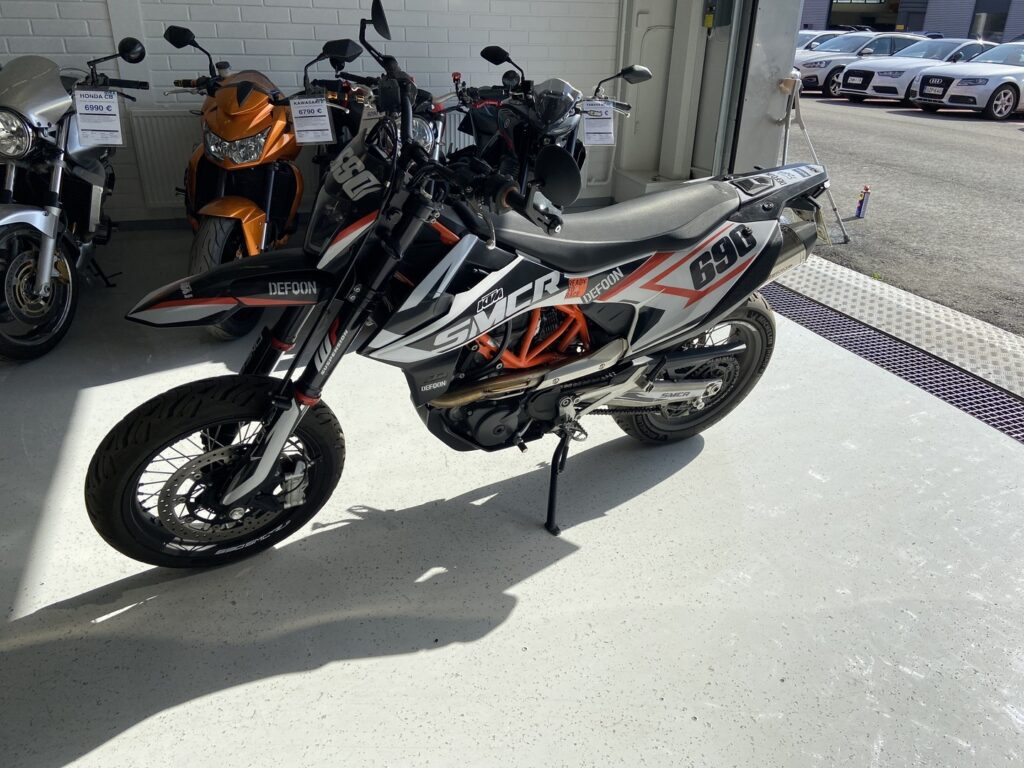 KTM - 690 - SMC-R // Remus / Huoltokirja / Powercommander / Shifter / TC // KTM - 690 - SMC-R // Remus / Huoltokirja / Powercommander / Shifter / TC // - Moottoripyörä