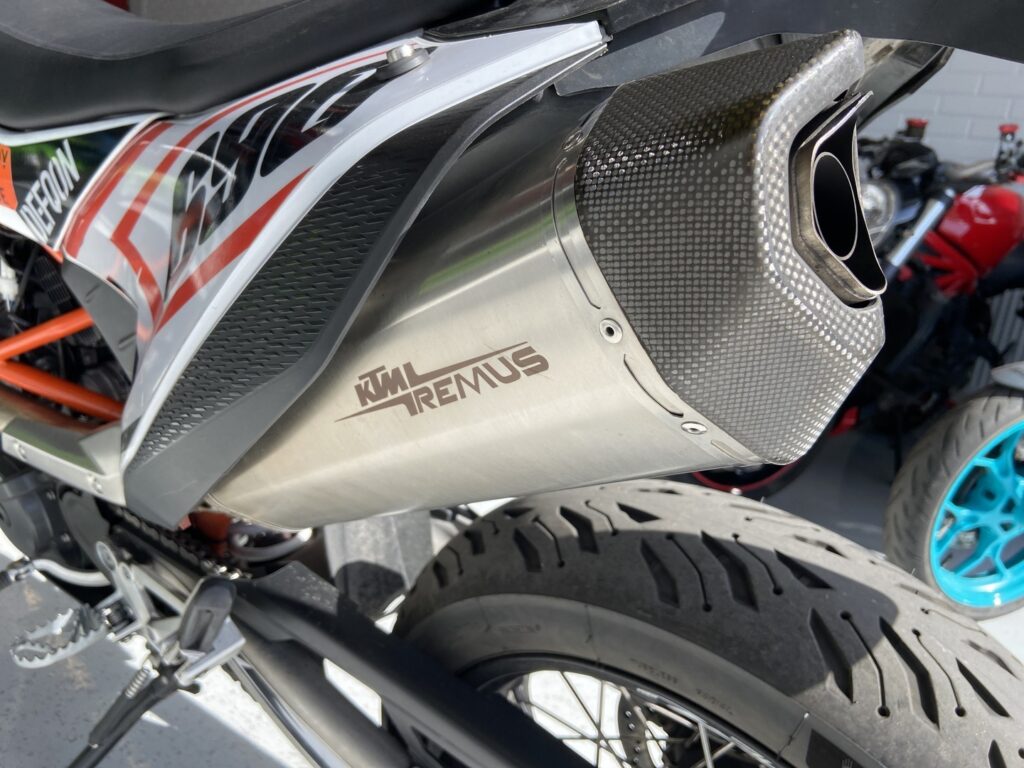 KTM - 690 - SMC-R // Remus / Huoltokirja / Powercommander / Shifter / TC // KTM - 690 - SMC-R // Remus / Huoltokirja / Powercommander / Shifter / TC // - Moottoripyörä