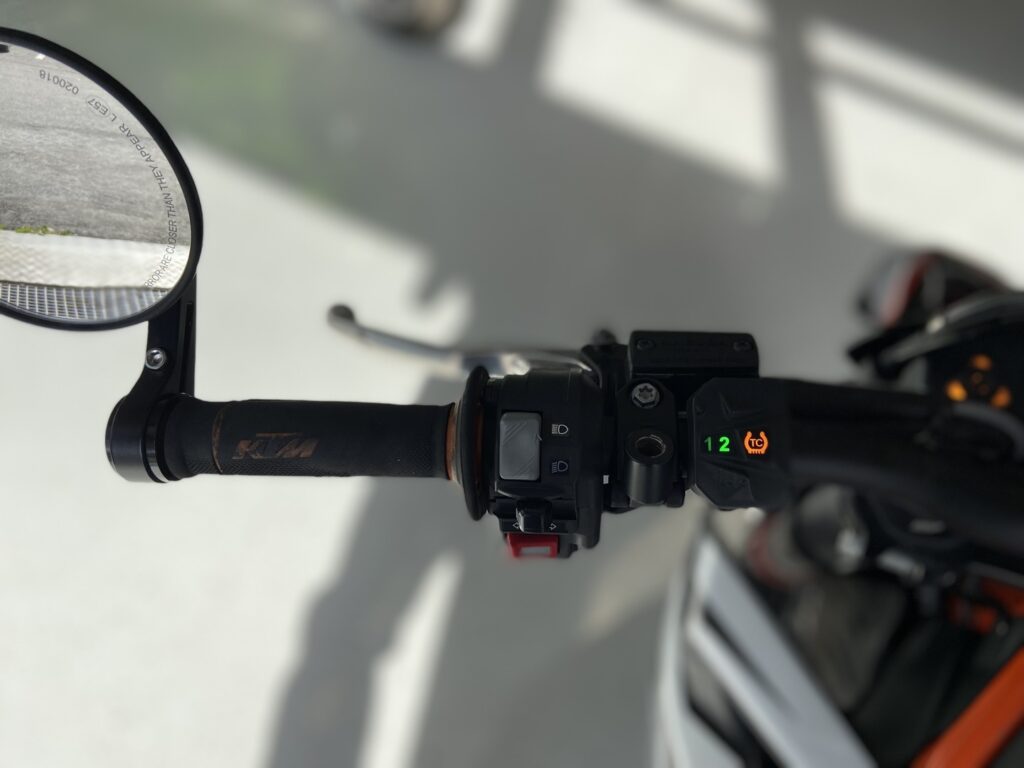 KTM - 690 - SMC-R // Remus / Huoltokirja / Powercommander / Shifter / TC // KTM - 690 - SMC-R // Remus / Huoltokirja / Powercommander / Shifter / TC // - Moottoripyörä