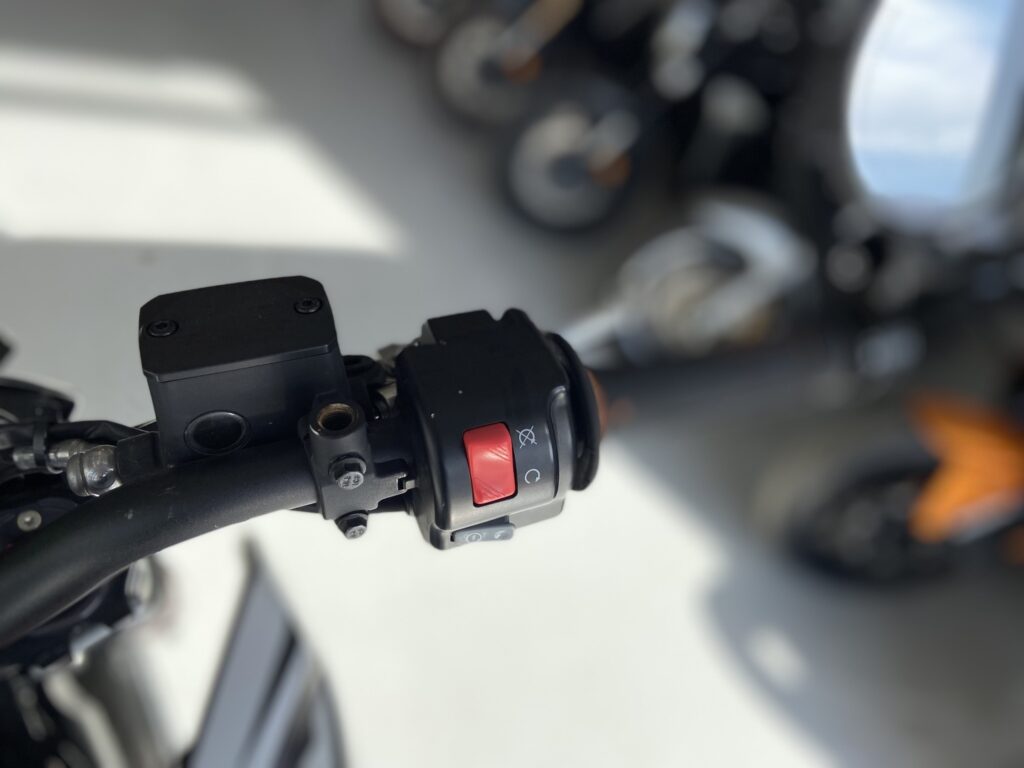 KTM - 690 - SMC-R // Remus / Huoltokirja / Powercommander / Shifter / TC // KTM - 690 - SMC-R // Remus / Huoltokirja / Powercommander / Shifter / TC // - Moottoripyörä