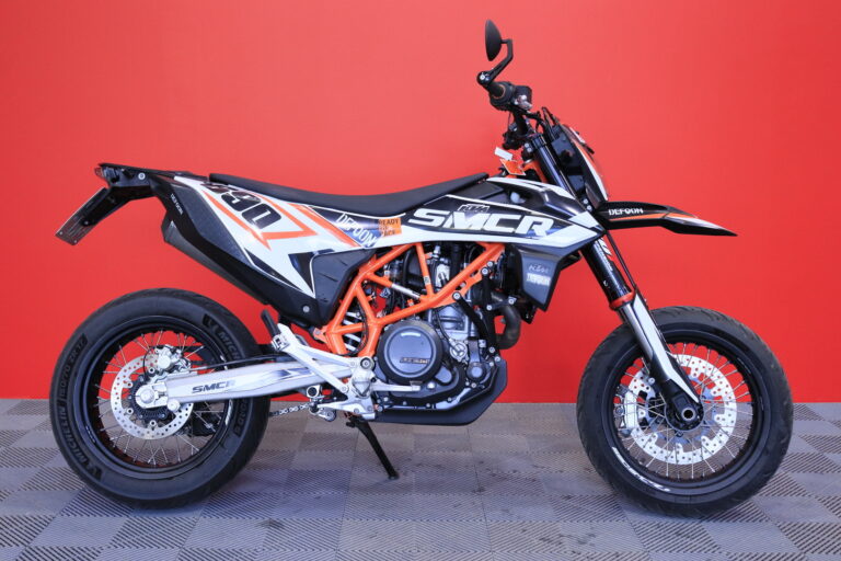 KTM - 690 - SMC-R // Remus / Huoltokirja / Powercommander / Shifter / TC // - Moottoripyörä