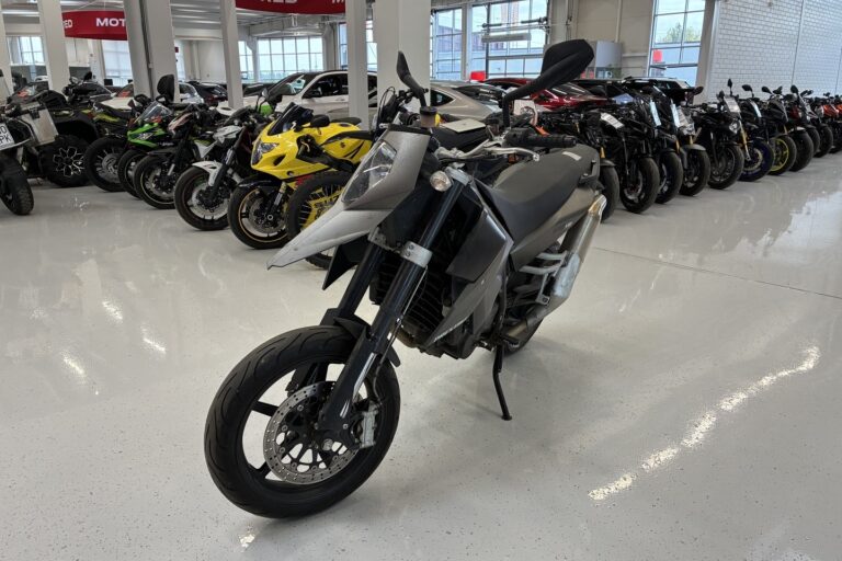 KTM - 690 - SM // Juuri saapunut! / 2.Om. Suomi-pyörä / Huoltokirja // - Moottoripyörä