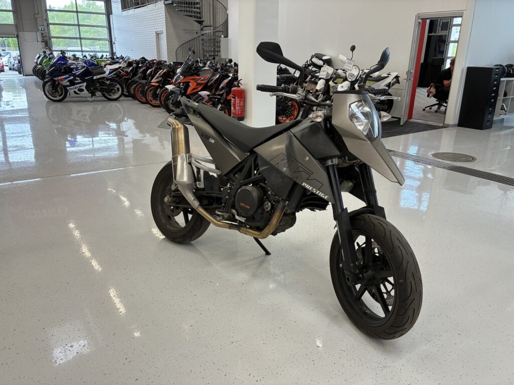 KTM - 690 - SM // Juuri saapunut! / 2.Om. Suomi-pyörä / Huoltokirja // - Moottoripyörä