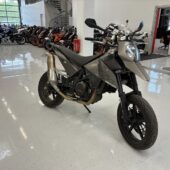 KTM - 690 - SM // Juuri saapunut! / 2.Om. Suomi-pyörä / Huoltokirja // - Moottoripyörä