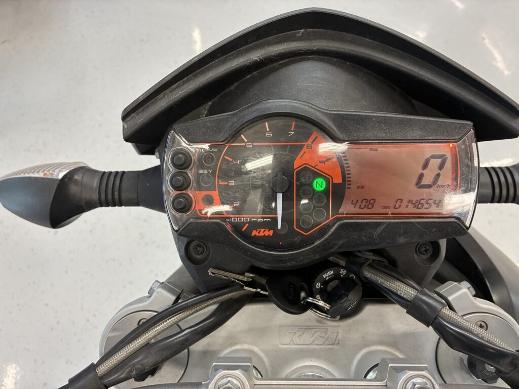 KTM - 690 - SM // Juuri saapunut! / 2.Om. Suomi-pyörä / Huoltokirja // KTM - 690 - SM // Juuri saapunut! / 2.Om. Suomi-pyörä / Huoltokirja // - Moottoripyörä