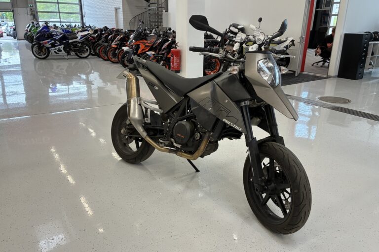 KTM - 690 - SM // Juuri saapunut! / 2.Om. Suomi-pyörä / Huoltokirja // - Moottoripyörä