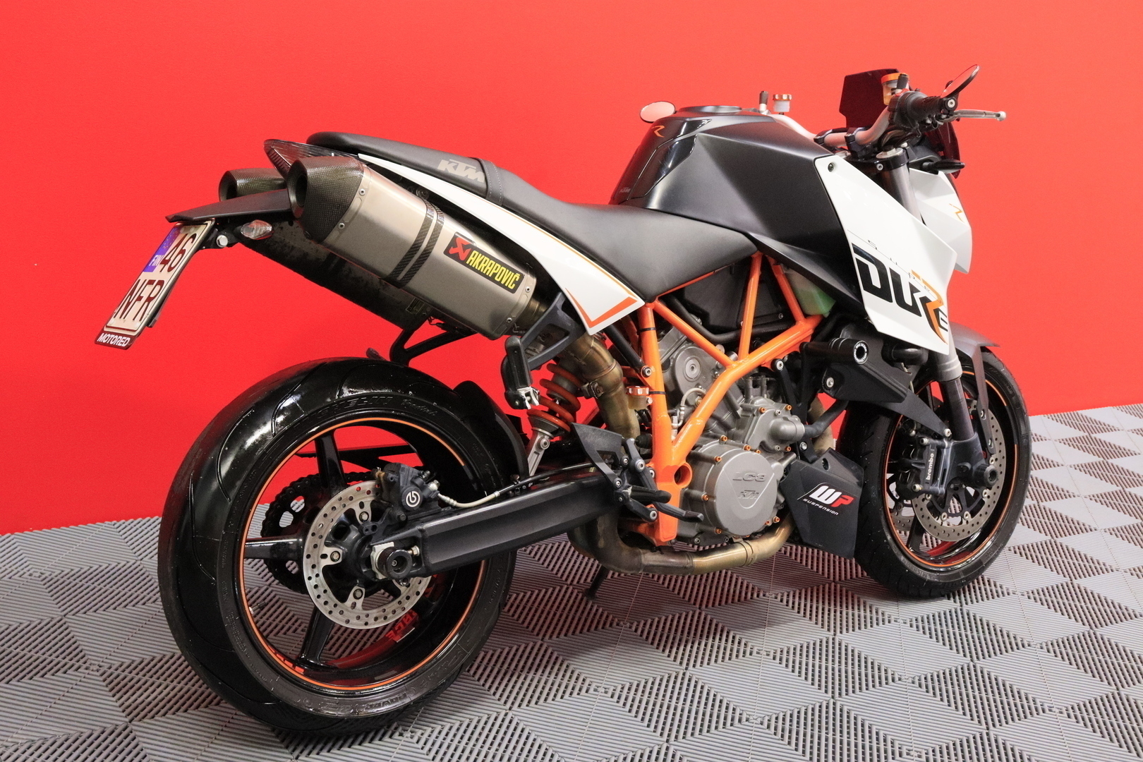 KTM - 990 - Super Duke R // Suomi-pyörä / Akrapovic slipari / Huoltokirja / Ohjausiskari / Kaatumatapit // - Moottoripyörä