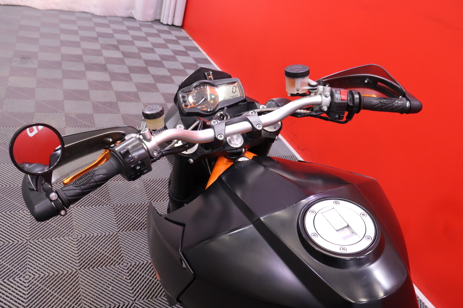 KTM - 990 - Super Duke R // Suomi-Pyörä / Huoltokirja / Custom Putki / Erittäin siisti yksilö! - Moottoripyörä