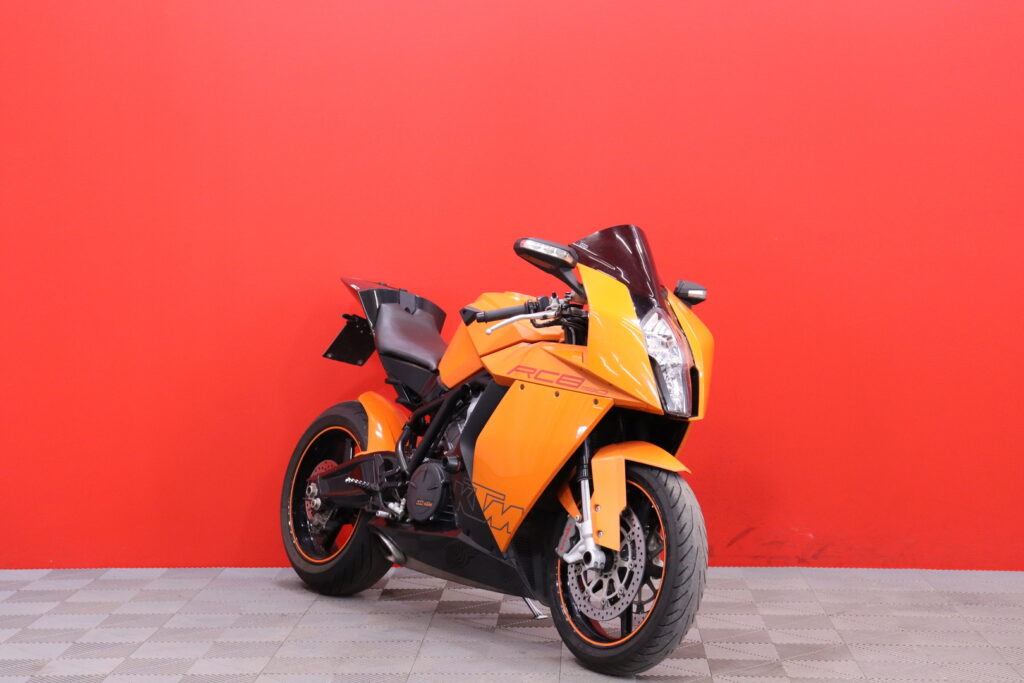 KTM - RC - 8 // Suomi-pyörä / Huoltokirja / Ohjausiskari / Brembo / 3x avain // KTM - RC - 8 // Suomi-pyörä / Huoltokirja / Ohjausiskari / Brembo / 3x avain // - Moottoripyörä