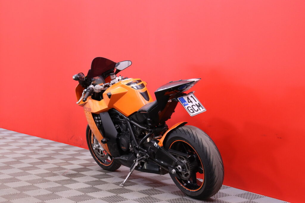 KTM - RC - 8 // Suomi-pyörä / Huoltokirja / Ohjausiskari / Brembo / 3x avain // KTM - RC - 8 // Suomi-pyörä / Huoltokirja / Ohjausiskari / Brembo / 3x avain // - Moottoripyörä