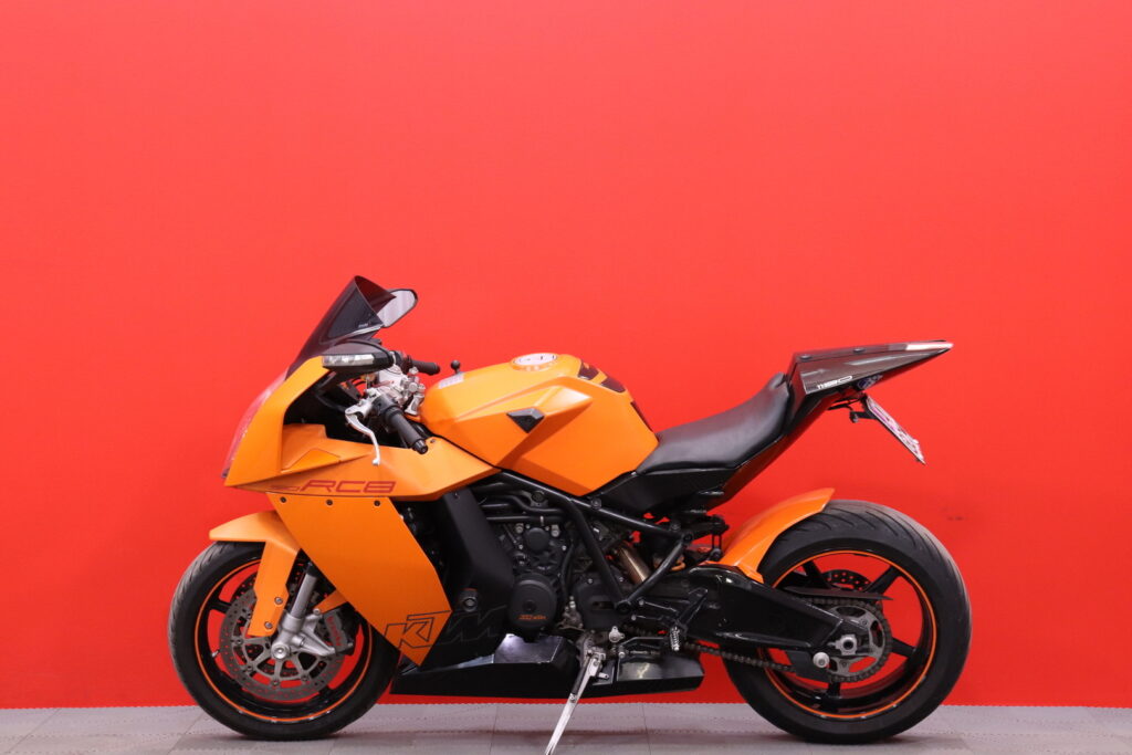 KTM - RC - 8 // Suomi-pyörä / Huoltokirja / Ohjausiskari / Brembo / 3x avain // KTM - RC - 8 // Suomi-pyörä / Huoltokirja / Ohjausiskari / Brembo / 3x avain // - Moottoripyörä