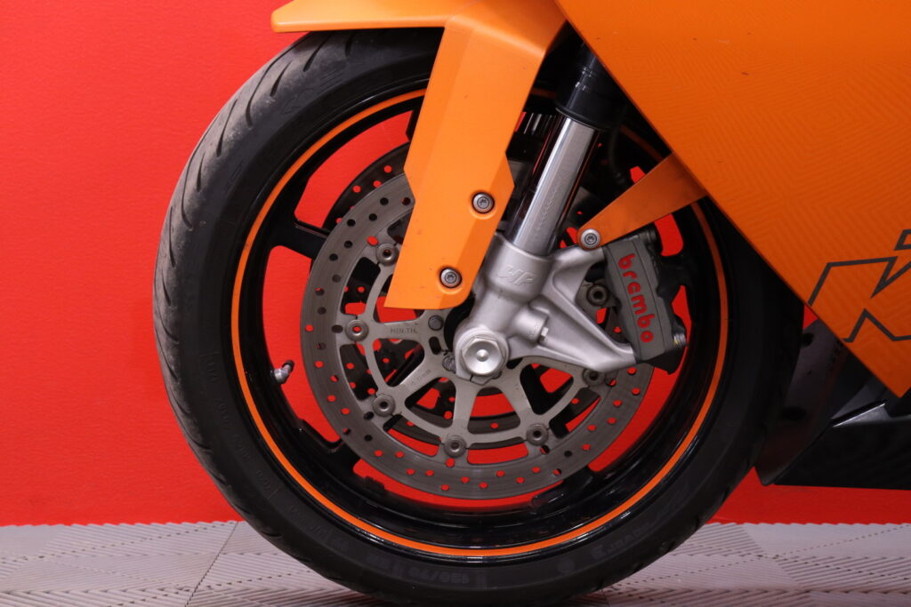 KTM - RC - 8 // Suomi-pyörä / Huoltokirja / Ohjausiskari / Brembo / 3x avain // KTM - RC - 8 // Suomi-pyörä / Huoltokirja / Ohjausiskari / Brembo / 3x avain // - Moottoripyörä
