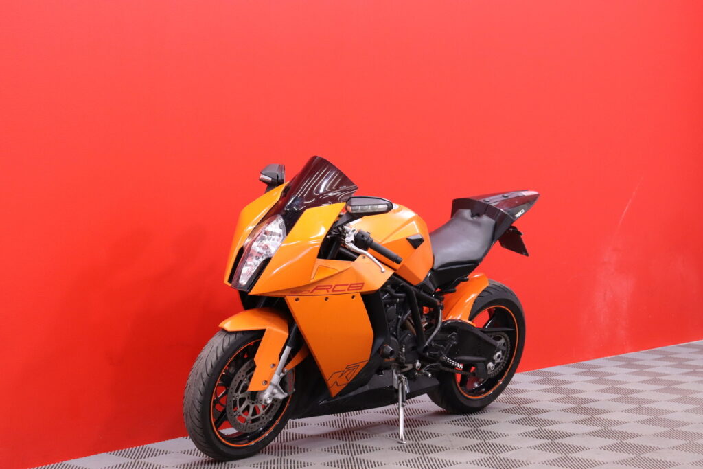 KTM - RC - 8 // Suomi-pyörä / Huoltokirja / Ohjausiskari / Brembo / 3x avain // KTM - RC - 8 // Suomi-pyörä / Huoltokirja / Ohjausiskari / Brembo / 3x avain // - Moottoripyörä