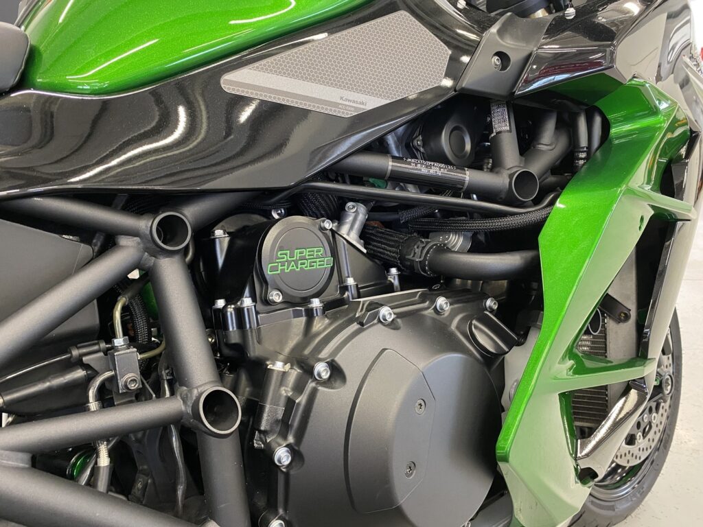 tuotekuva-Kawasaki-H2-MOT-00131-2026-05-20-161308-16 tuotekuva-Kawasaki-H2-MOT-00131-2026-05-20-161308-16
