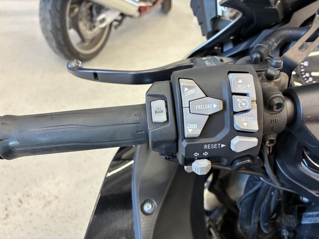 Kawasaki - NINJA - H2 SX SE+ // Juuri saapunut! / Sähkö alusta / Brembo stylema / Vakkari / Sifter // Kawasaki - NINJA - H2 SX SE+ // Juuri saapunut! / Sähkö alusta / Brembo stylema / Vakkari / Sifter // - Moottoripyörä
