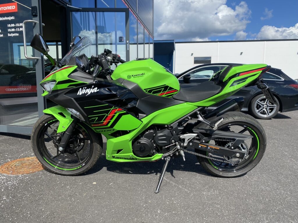 Kawasaki - NINJA - 400 // A2 / Kuin uusi! / Suomipyörä / Huoltokirja / ABS / Akrapovic Slipari // Kawasaki - NINJA - 400 // A2 / Kuin uusi! / Suomipyörä / Huoltokirja / ABS / Akrapovic Slipari // - Moottoripyörä