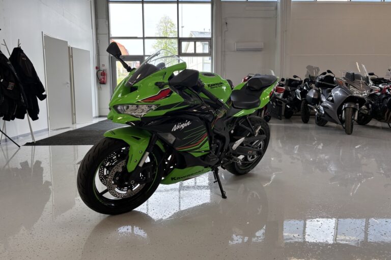 Kawasaki - NINJA - ZX-4RR // Juuri saapunut! / 1. om. / Suomi-pyörä / Shfteri / Säädettävä alusta / Huoltokirja // - Moottoripyörä
