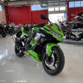 Kawasaki - NINJA - ZX-4RR // Juuri saapunut! / 1. om. / Suomi-pyörä / Shfteri / Säädettävä alusta / Huoltokirja // - Moottoripyörä