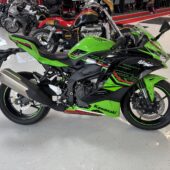 Kawasaki - NINJA - ZX-4RR // Juuri saapunut! / 1. om. / Suomi-pyörä / Shfteri / Säädettävä alusta / Huoltokirja // - Moottoripyörä